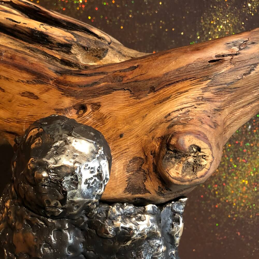 Bronzebüste mit Holz